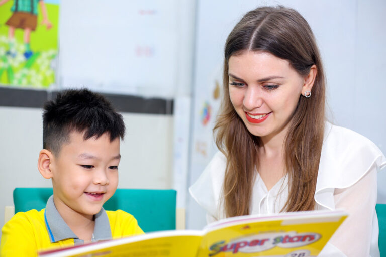 Tiếng Anh tiểu học: chọn khóa nào cho bé?